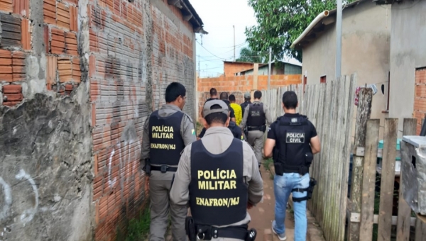 Operação conjunta das polícias Militar e Civil apreende arma de fogo e quase 2 quilos de entorpecentes